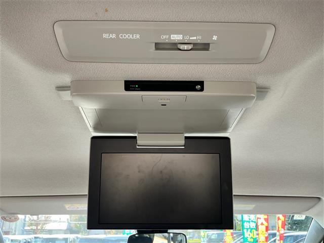 ヴォクシー V 純正9インチナビ/バックカメラ/ETC/両側パワースライドドア/Wオートエアコン/スペアキー1本/クルーズコントロール/後席モニター/純正ETC/三列シート/ウォークスルー/純正アルミ車載(サマー)(35枚目)