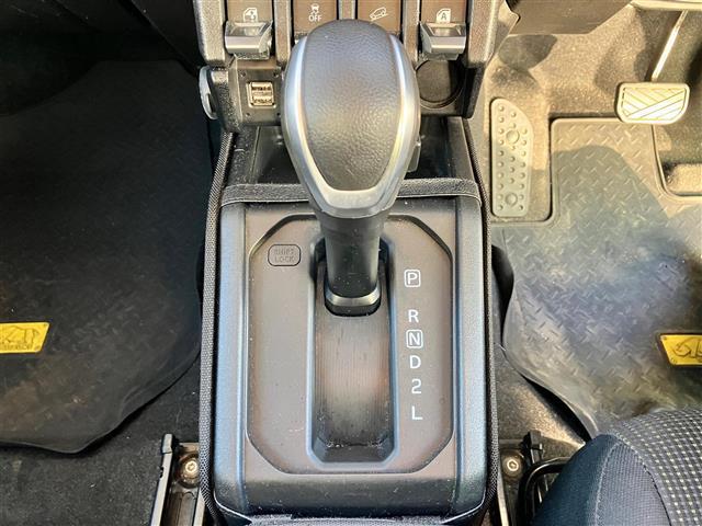 【　シフト　】シフトも操作しやすく快適なドライブを楽しんでいただけます♪