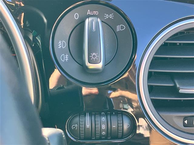 ザ・ビートル サウンド SDナビ/バックカメラ/Fenderサウンド/パドルシフト/ETC/クルーズコントロール/USB入力端子/純正フロアマット/純正アルミホイール/オートライト/Wエアバッグ/BSM/布シート/ABS(17枚目)