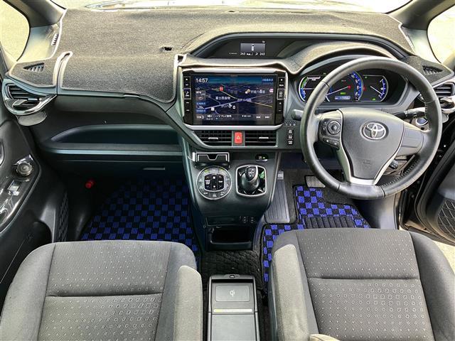 ヴォクシー ハイブリッドV ALPINE製11 インチナビ/バックカメラ/10.2インチ後席モニター/D席N席シートヒーター/両側パワースライドドア/Wオートエアコン/ETC/オートライト/W+サイドエアバッグ/衝突軽減システム(2枚目)
