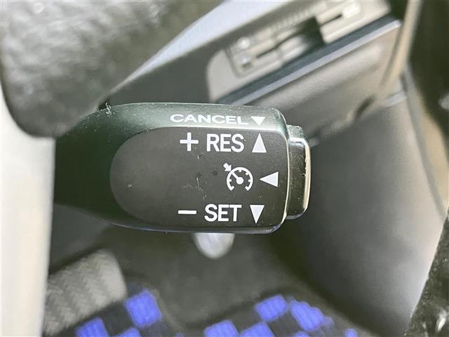 ヴォクシー ハイブリッドV ALPINE製11 インチナビ/バックカメラ/10.2インチ後席モニター/D席N席シートヒーター/両側パワースライドドア/Wオートエアコン/ETC/オートライト/W+サイドエアバッグ/衝突軽減システム(15枚目)