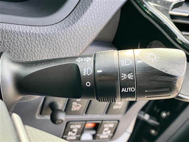 ヴォクシー ハイブリッドV ALPINE製11 インチナビ/バックカメラ/10.2インチ後席モニター/D席N席シートヒーター/両側パワースライドドア/Wオートエアコン/ETC/オートライト/W+サイドエアバッグ/衝突軽減システム(16枚目)