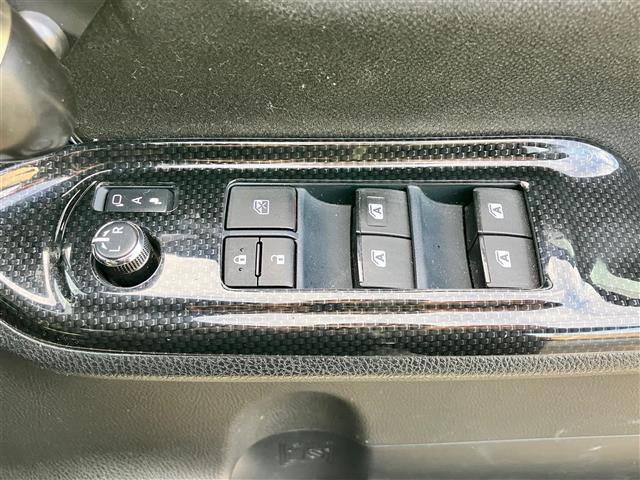 ヴォクシー ハイブリッドV ALPINE製11 インチナビ/バックカメラ/10.2インチ後席モニター/D席N席シートヒーター/両側パワースライドドア/Wオートエアコン/ETC/オートライト/W+サイドエアバッグ/衝突軽減システム(19枚目)