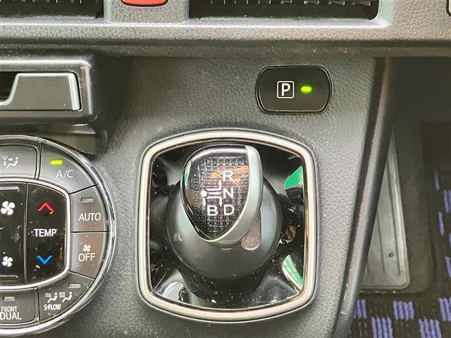 ヴォクシー ハイブリッドV ALPINE製11 インチナビ/バックカメラ/10.2インチ後席モニター/D席N席シートヒーター/両側パワースライドドア/Wオートエアコン/ETC/オートライト/W+サイドエアバッグ/衝突軽減システム(24枚目)