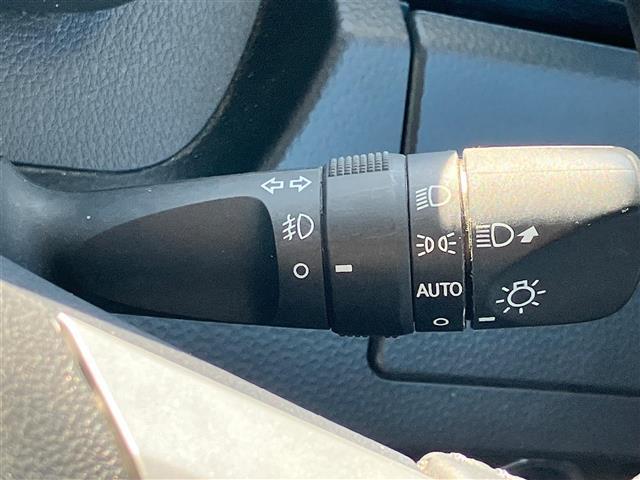 ルーミー カスタムＧ　純正ナビ／全方位カメラ／ＥＴＣ２．０／Ｄ席Ｎ席シートヒーター／両側パワースライドドア／クルーズコントロール／オートエアコン／スペアキー１本／純正フロアマット／純正アルミホイール／コーナーセンサー前後（18枚目）