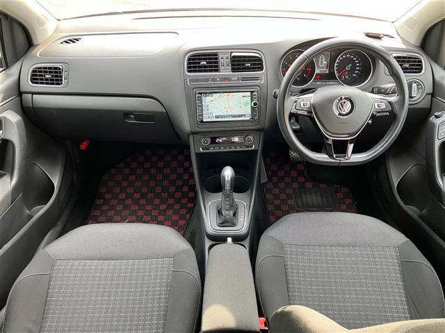 ポロ TSIコンフォートライン 純正ナビ/バックカメラ/ドライブレコーダー前後/リモコンキー/スペアキー1本/パドルシフト/レーダークルーズコントロール/純正アルミホイール/オートライト/W+サイドエアバッグ/横滑り防止装置(2枚目)