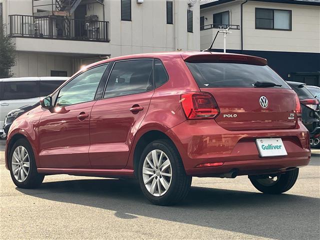 ポロ TSIコンフォートライン 純正ナビ/バックカメラ/ドライブレコーダー前後/リモコンキー/スペアキー1本/パドルシフト/レーダークルーズコントロール/純正アルミホイール/オートライト/W+サイドエアバッグ/横滑り防止装置(6枚目)