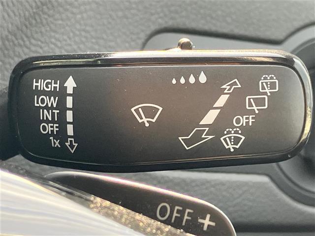 ポロ TSIコンフォートライン 純正ナビ/バックカメラ/ドライブレコーダー前後/リモコンキー/スペアキー1本/パドルシフト/レーダークルーズコントロール/純正アルミホイール/オートライト/W+サイドエアバッグ/横滑り防止装置(17枚目)