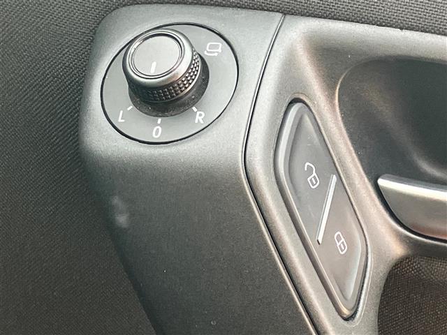 ポロ TSIコンフォートライン 純正ナビ/バックカメラ/ドライブレコーダー前後/リモコンキー/スペアキー1本/パドルシフト/レーダークルーズコントロール/純正アルミホイール/オートライト/W+サイドエアバッグ/横滑り防止装置(19枚目)