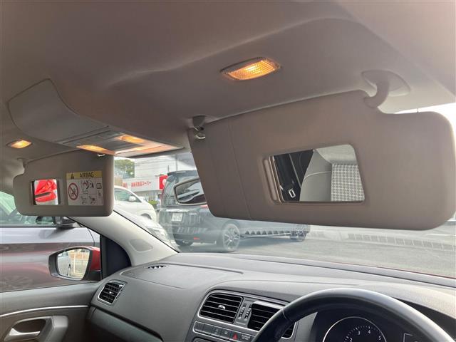 ポロ TSIコンフォートライン 純正ナビ/バックカメラ/ドライブレコーダー前後/リモコンキー/スペアキー1本/パドルシフト/レーダークルーズコントロール/純正アルミホイール/オートライト/W+サイドエアバッグ/横滑り防止装置(30枚目)