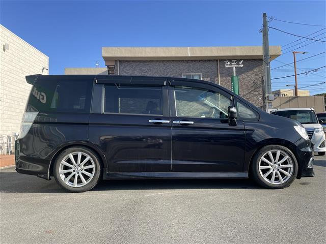 ステップワゴンスパーダ Z 8型ナビ/バックカメラ/ガラスルーフ/ETC/保証書/記録簿/パワーステアリング/パワーウィンドウ/オートエアコン/三列シート/純正フロアマット/両側パワースライドドア/社外アルミホイール/WエアB(8枚目)