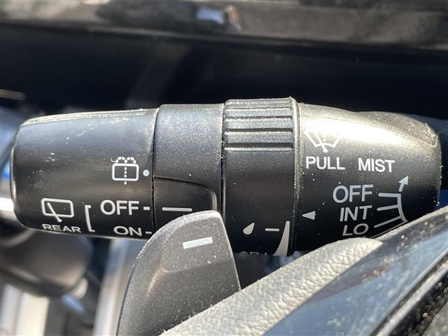 ステップワゴンスパーダ Z 8型ナビ/バックカメラ/ガラスルーフ/ETC/保証書/記録簿/パワーステアリング/パワーウィンドウ/オートエアコン/三列シート/純正フロアマット/両側パワースライドドア/社外アルミホイール/WエアB(12枚目)