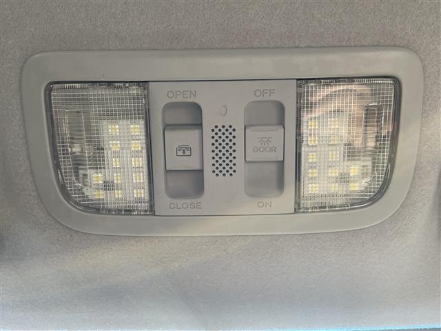 ステップワゴンスパーダ Z 8型ナビ/バックカメラ/ガラスルーフ/ETC/保証書/記録簿/パワーステアリング/パワーウィンドウ/オートエアコン/三列シート/純正フロアマット/両側パワースライドドア/社外アルミホイール/WエアB(26枚目)