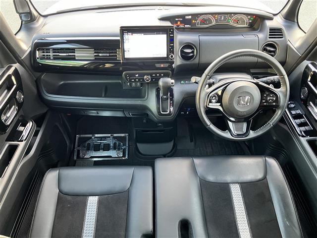 Ｎ－ＢＯＸカスタム Ｌターボ　純正８型ナビ／バックカメラ／ＥＴＣ／シートヒーター／パドルシフト／ターボ／レーダークルコン／ＵＳＢ／純正フロアマット／純正アルミ／コーナーセンサー／レーンキープアシスト／盗難防止装置／衝突軽減システム（2枚目）