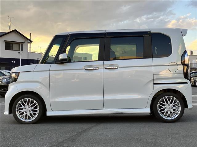 Ｎ－ＢＯＸカスタム Ｌターボ　純正８型ナビ／バックカメラ／ＥＴＣ／シートヒーター／パドルシフト／ターボ／レーダークルコン／ＵＳＢ／純正フロアマット／純正アルミ／コーナーセンサー／レーンキープアシスト／盗難防止装置／衝突軽減システム（8枚目）