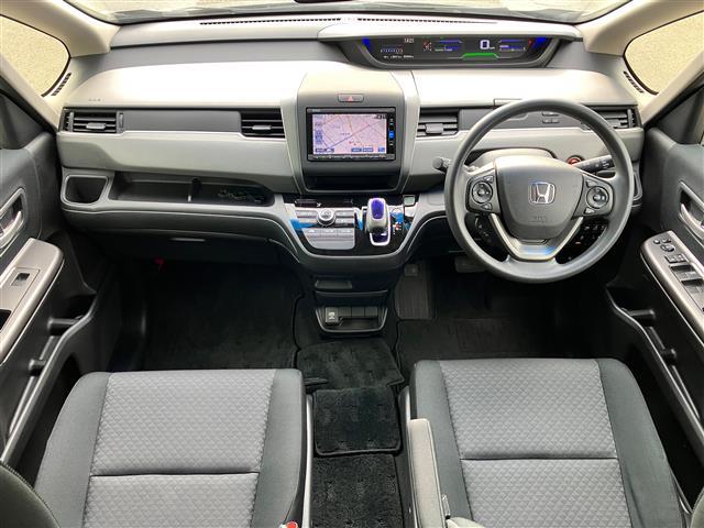 Ｈ２９年２月登録【フリード＋ＨＹＢＲＩＤ　Ｇ　Ｈｏｎｄａ　ＳＥＮＳＩＮＧ】が入荷いたしました！◆気になる車はお問い合わせください！メールでのお問い合わせも可能です！！◆試乗可能です！