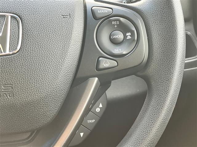 【　アダプティブクルーズコントロール　】設定した車速内で自動で加減速♪先行車との車間距離を適切に維持した追従走行が可能です♪