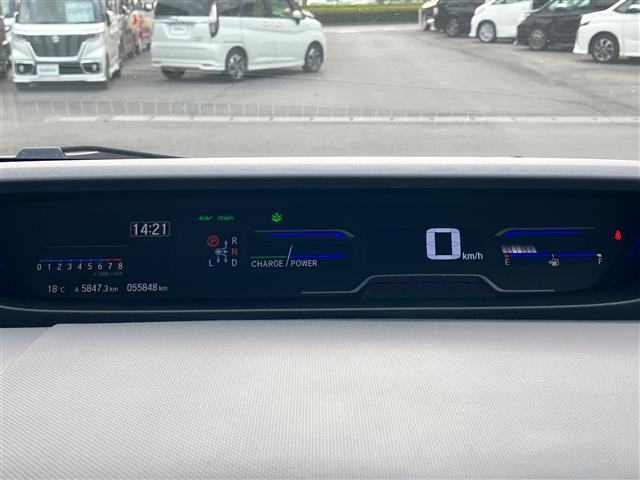 【　メーター　】メーターまわりも鮮やかに照らし出され、デザイン、安全性ともにバッチリですね♪