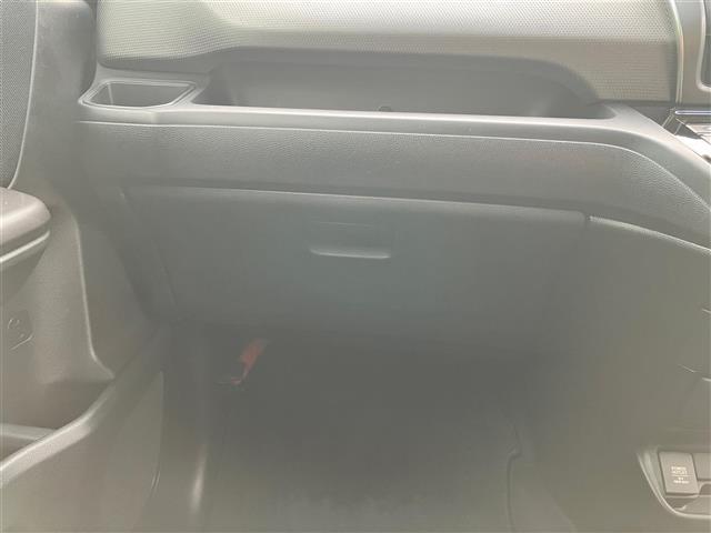 【　内装インテリア　】現車の確認はお電話で在庫のご確認の上、是非ご来店くださいませ！ご来店の難しい方は店舗スタッフがお電話やメールで詳細をお答えさせて頂きます。