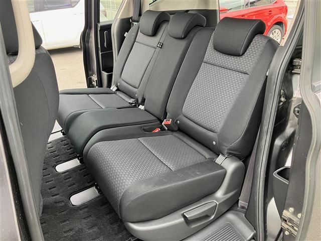 【　セカンドシート　】２列目も広々お乗りいただけます♪