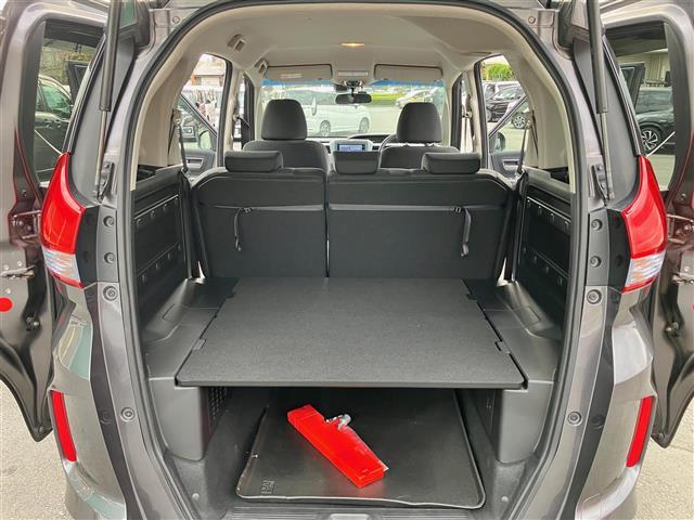 【　ラゲッジスペース　】リアシートを倒せばこの大容量！！ダンボールなどの大きい荷物も釣り具などの長尺物まで様々載せられそうです！！