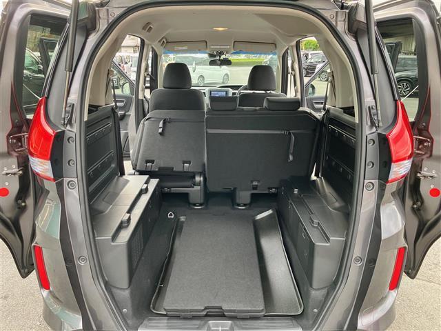 【　ラゲッジスペース　】リアシートを倒せばこの大容量！！ダンボールなどの大きい荷物も釣り具などの長尺物まで様々載せられそうです！！