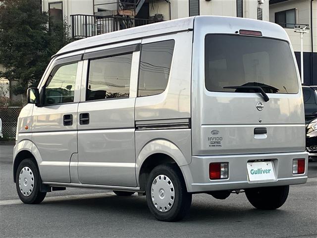 NV100クリッパーバン GX マニュアルエアコン/リモコンキー/パワーウィンドウ/パワーステアリング/CD.CDチェンジャー/純正フロアマット/布シート/両側スライドドア/盗難防止装置(4枚目)