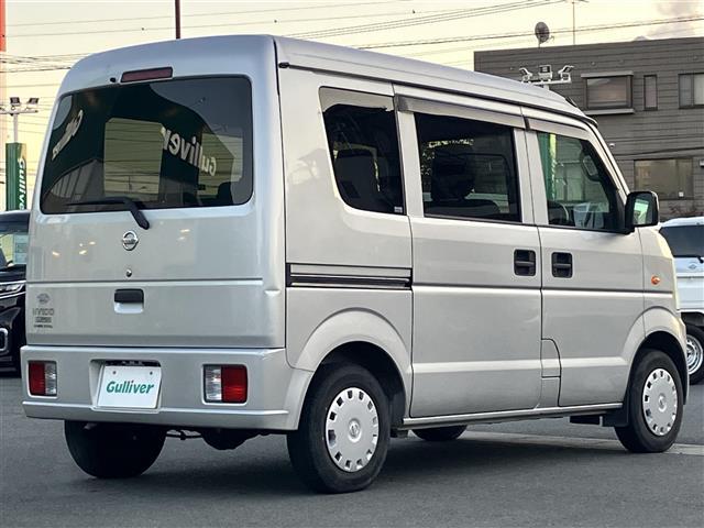 NV100クリッパーバン GX マニュアルエアコン/リモコンキー/パワーウィンドウ/パワーステアリング/CD.CDチェンジャー/純正フロアマット/布シート/両側スライドドア/盗難防止装置(5枚目)