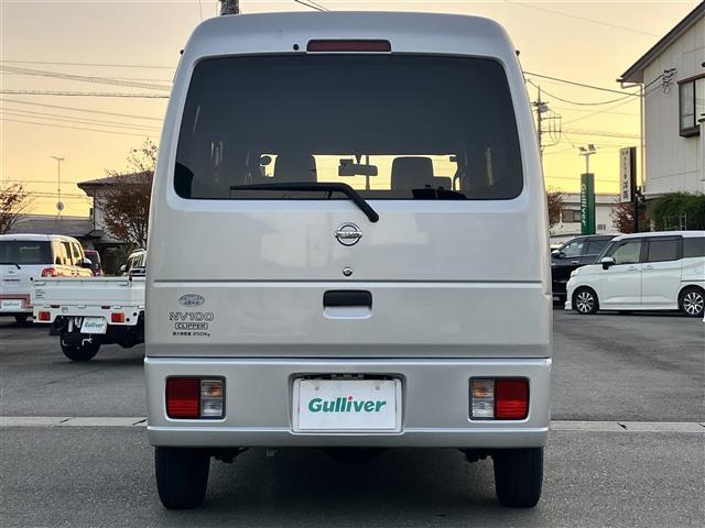 NV100クリッパーバン GX マニュアルエアコン/リモコンキー/パワーウィンドウ/パワーステアリング/CD.CDチェンジャー/純正フロアマット/布シート/両側スライドドア/盗難防止装置(6枚目)