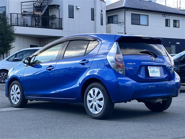 アクア Ｓ　ドライブレコーダー前後／ＥＴＣ／オートエアコン／Ｗエアバッグ／パワーステアリング／パワーウィンドウ／ＣＤ．ＣＤチェンジャー／純正フロアマット／布シート／ＡＢＳ／横滑り防止装置／ハロゲンヘッドライト（5枚目）