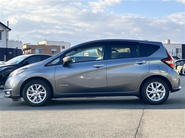 ノート e-パワー メダリスト 純正ナビ/全方位カメラ/デジタルインナーミラー/ドライブレコーダー/ETC/合皮シート/純正アルミホイール/ナイトビジョン/レーンキープアシスト/オートライト/Wエアバッグ/衝突軽減システム(9枚目)