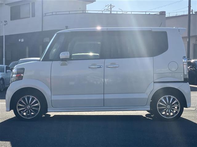 Ｎ－ＢＯＸカスタム Ｇ　ターボＳＳパッケージ　純正ナビ／バックカメラパドルシフト／両側パワースライドドア／アイドリングストップ／クルーズコントロール／スマートキー／スペアキー１本／純正アルミホイール／オートライト／衝突軽減システム／ドアバイザー（9枚目）