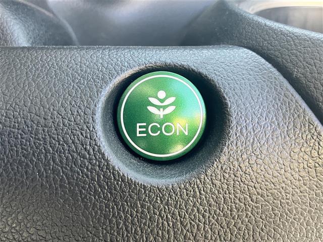 Ｎ－ＢＯＸカスタム Ｇ　ターボＳＳパッケージ　純正ナビ／バックカメラパドルシフト／両側パワースライドドア／アイドリングストップ／クルーズコントロール／スマートキー／スペアキー１本／純正アルミホイール／オートライト／衝突軽減システム／ドアバイザー（17枚目）