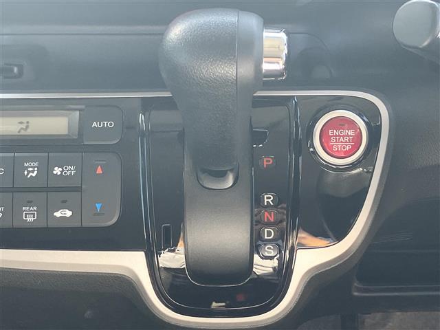 Ｎ－ＢＯＸカスタム Ｇ　ターボＳＳパッケージ　純正ナビ／バックカメラパドルシフト／両側パワースライドドア／アイドリングストップ／クルーズコントロール／スマートキー／スペアキー１本／純正アルミホイール／オートライト／衝突軽減システム／ドアバイザー（24枚目）