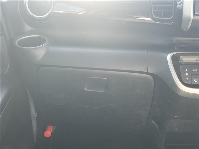 Ｎ－ＢＯＸカスタム Ｇ　ターボＳＳパッケージ　純正ナビ／バックカメラパドルシフト／両側パワースライドドア／アイドリングストップ／クルーズコントロール／スマートキー／スペアキー１本／純正アルミホイール／オートライト／衝突軽減システム／ドアバイザー（27枚目）