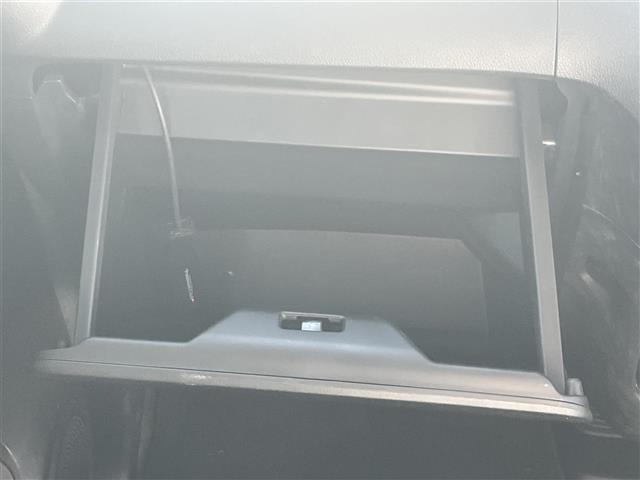 Ｎ－ＢＯＸカスタム Ｇ　ターボＳＳパッケージ　純正ナビ／バックカメラパドルシフト／両側パワースライドドア／アイドリングストップ／クルーズコントロール／スマートキー／スペアキー１本／純正アルミホイール／オートライト／衝突軽減システム／ドアバイザー（28枚目）