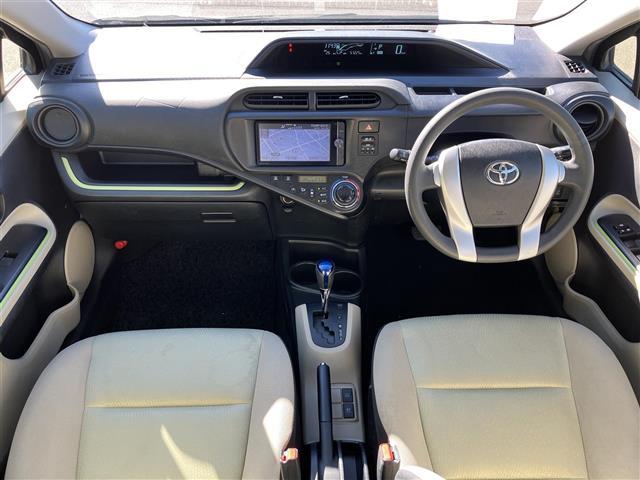 アクア Ｓ　純正ナビ／ＥＴＣ／オートエアコン／オートライト／エンジンスタートボタン／パワーステアリング／パワーウィンドウ／取扱説明書／スマートキー／オートエアコン／純正フロアマット／布シート／Ｗエアバック／ＡＢＳ（2枚目）