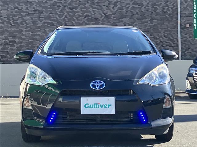 アクア Ｓ　純正ナビ／ＥＴＣ／オートエアコン／オートライト／エンジンスタートボタン／パワーステアリング／パワーウィンドウ／取扱説明書／スマートキー／オートエアコン／純正フロアマット／布シート／Ｗエアバック／ＡＢＳ（6枚目）