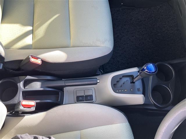 アクア Ｓ　純正ナビ／ＥＴＣ／オートエアコン／オートライト／エンジンスタートボタン／パワーステアリング／パワーウィンドウ／取扱説明書／スマートキー／オートエアコン／純正フロアマット／布シート／Ｗエアバック／ＡＢＳ（27枚目）