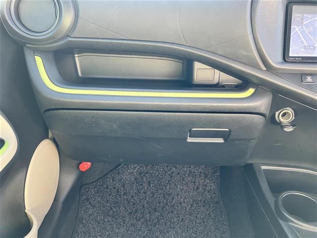 アクア Ｓ　純正ナビ／ＥＴＣ／オートエアコン／オートライト／エンジンスタートボタン／パワーステアリング／パワーウィンドウ／取扱説明書／スマートキー／オートエアコン／純正フロアマット／布シート／Ｗエアバック／ＡＢＳ（31枚目）