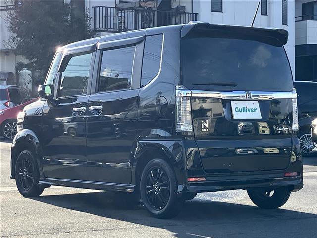 Ｎ－ＢＯＸカスタム Ｇ　ＳＳブラックスタイルパッケージ　純正ナビ／バックカメラ／ドライブレコーダー前後／ＥＴＣ／アイドリングストップ／スマートキー／オートエアコン／スペアキー１本／両側パワースライドドア／純正フロアマット／純正アルミホイール／オートライト（4枚目）