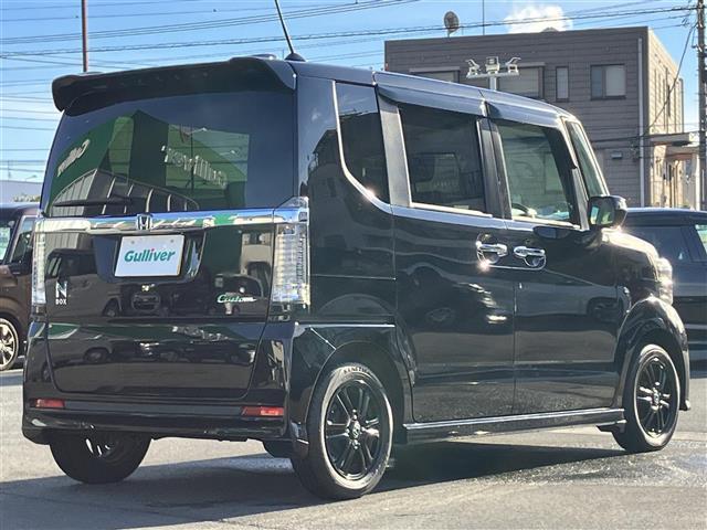 Ｎ－ＢＯＸカスタム Ｇ　ＳＳブラックスタイルパッケージ　純正ナビ／バックカメラ／ドライブレコーダー前後／ＥＴＣ／アイドリングストップ／スマートキー／オートエアコン／スペアキー１本／両側パワースライドドア／純正フロアマット／純正アルミホイール／オートライト（5枚目）