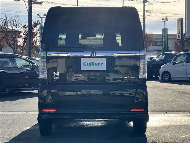 Ｎ－ＢＯＸカスタム Ｇ　ＳＳブラックスタイルパッケージ　純正ナビ／バックカメラ／ドライブレコーダー前後／ＥＴＣ／アイドリングストップ／スマートキー／オートエアコン／スペアキー１本／両側パワースライドドア／純正フロアマット／純正アルミホイール／オートライト（7枚目）