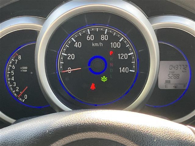 Ｎ－ＢＯＸカスタム Ｇ　ＳＳブラックスタイルパッケージ　純正ナビ／バックカメラ／ドライブレコーダー前後／ＥＴＣ／アイドリングストップ／スマートキー／オートエアコン／スペアキー１本／両側パワースライドドア／純正フロアマット／純正アルミホイール／オートライト（12枚目）