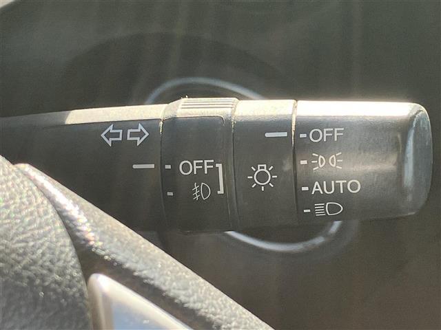 Ｎ－ＢＯＸカスタム Ｇ　ＳＳブラックスタイルパッケージ　純正ナビ／バックカメラ／ドライブレコーダー前後／ＥＴＣ／アイドリングストップ／スマートキー／オートエアコン／スペアキー１本／両側パワースライドドア／純正フロアマット／純正アルミホイール／オートライト（15枚目）