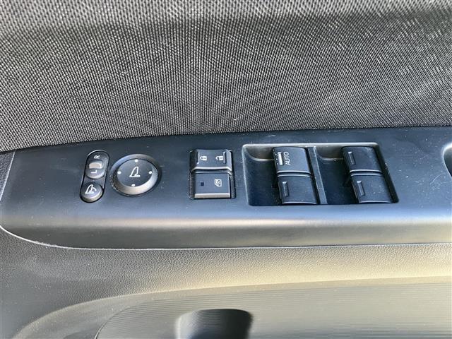 Ｎ－ＢＯＸカスタム Ｇ　ＳＳブラックスタイルパッケージ　純正ナビ／バックカメラ／ドライブレコーダー前後／ＥＴＣ／アイドリングストップ／スマートキー／オートエアコン／スペアキー１本／両側パワースライドドア／純正フロアマット／純正アルミホイール／オートライト（18枚目）