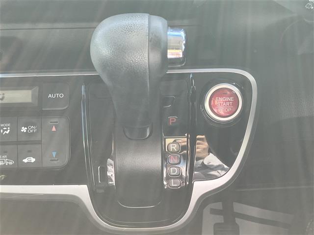 Ｎ－ＢＯＸカスタム Ｇ　ＳＳブラックスタイルパッケージ　純正ナビ／バックカメラ／ドライブレコーダー前後／ＥＴＣ／アイドリングストップ／スマートキー／オートエアコン／スペアキー１本／両側パワースライドドア／純正フロアマット／純正アルミホイール／オートライト（24枚目）