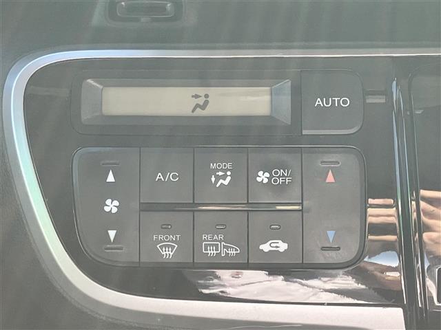 Ｎ－ＢＯＸカスタム Ｇ　ＳＳブラックスタイルパッケージ　純正ナビ／バックカメラ／ドライブレコーダー前後／ＥＴＣ／アイドリングストップ／スマートキー／オートエアコン／スペアキー１本／両側パワースライドドア／純正フロアマット／純正アルミホイール／オートライト（25枚目）