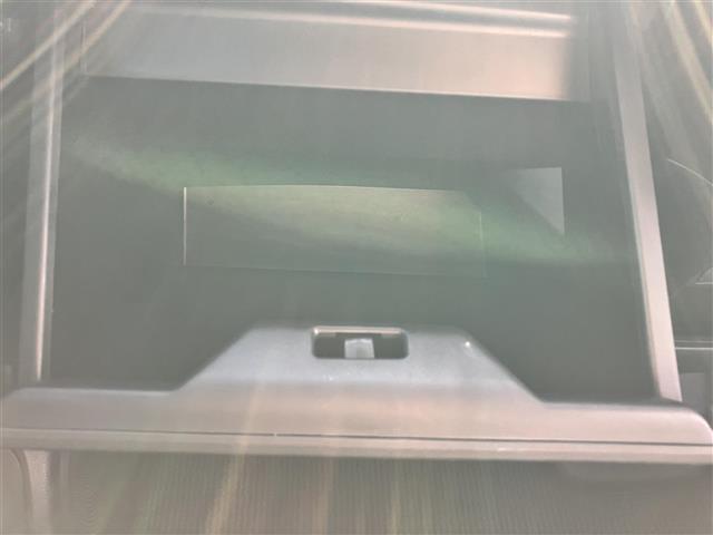 Ｎ－ＢＯＸカスタム Ｇ　ＳＳブラックスタイルパッケージ　純正ナビ／バックカメラ／ドライブレコーダー前後／ＥＴＣ／アイドリングストップ／スマートキー／オートエアコン／スペアキー１本／両側パワースライドドア／純正フロアマット／純正アルミホイール／オートライト（31枚目）