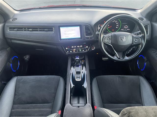 ヴェゼル ハイブリッドＲＳ・ホンダセンシング　純正ナビ／ホンダセンシング／バックカメラ／Ｄ＋Ｎ席シートヒーター／パドルシフト／クルコン／純正アルミホイール／純正フロアマット／レーンキープアシスト／ＥＴＣ／横滑り防止装置／キセノンヘッドライト（2枚目）